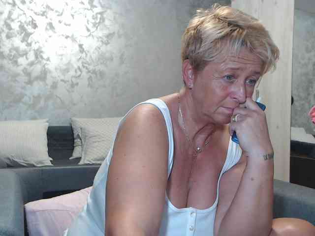 LovePinkLilli webcam