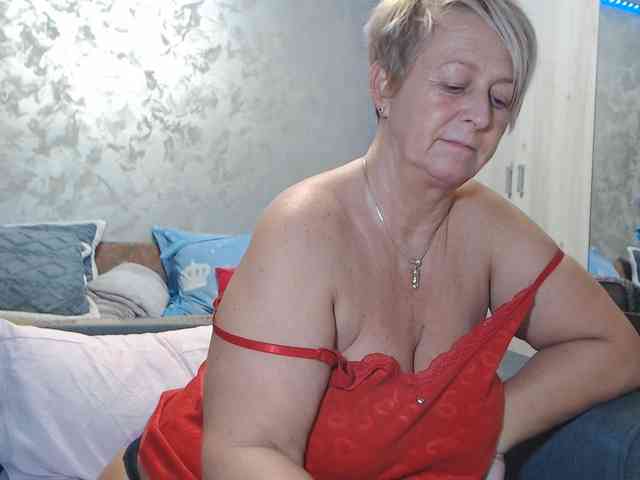 LovePinkLilli webcam