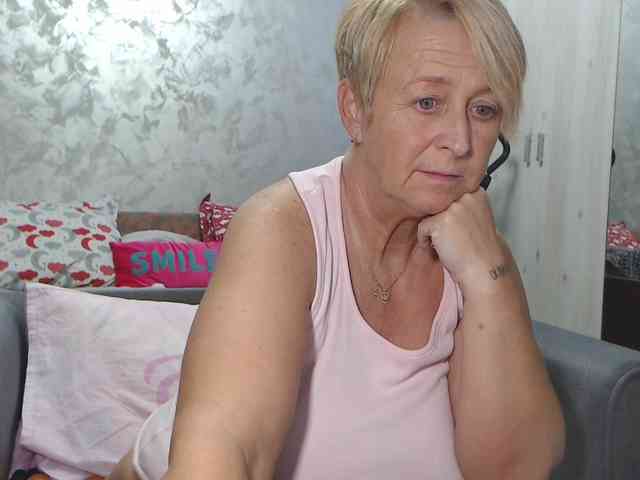 LovePinkLilli webcam