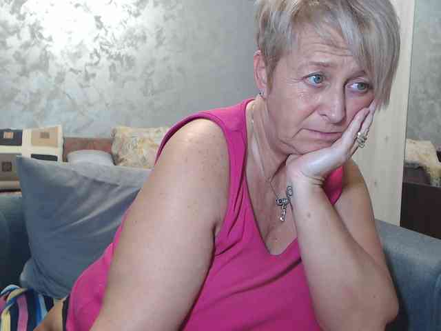 LovePinkLilli webcam