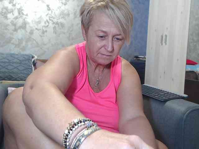 LovePinkLilli webcam