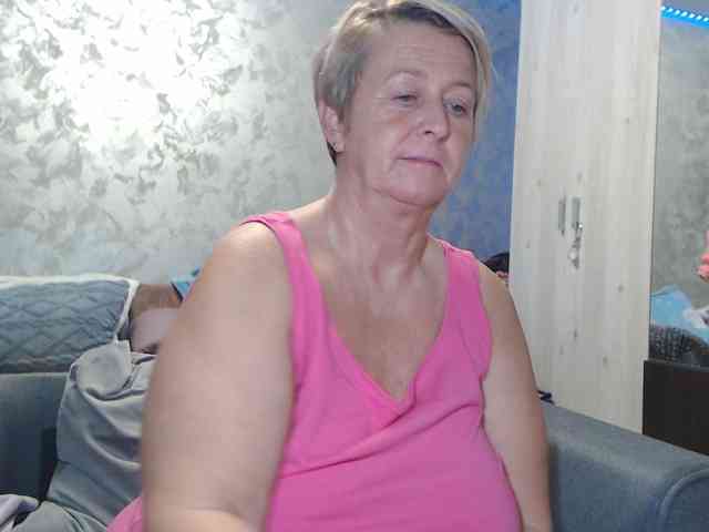 LovePinkLilli webcam