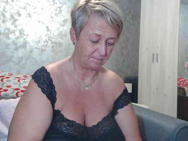 LovePinkLilli webcam