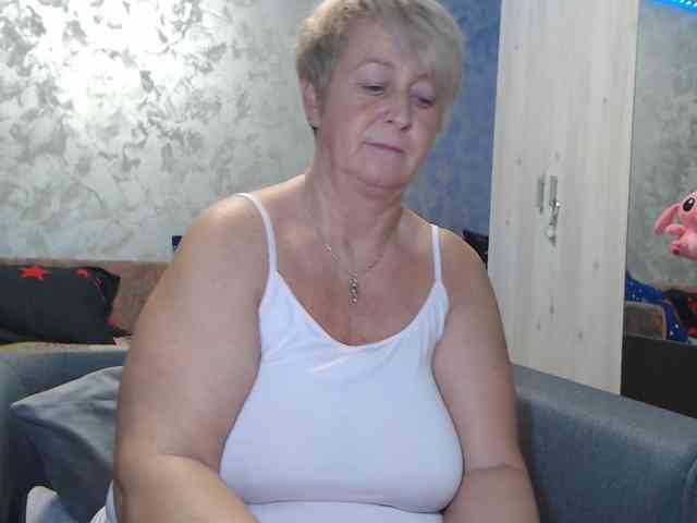 LovePinkLilli webcam