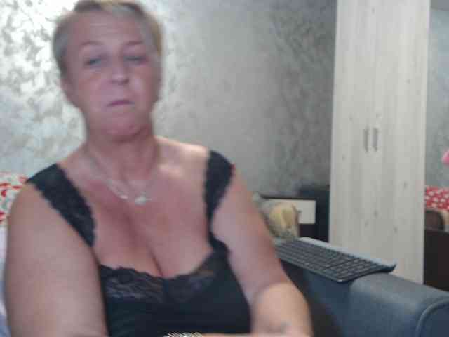 LovePinkLilli webcam