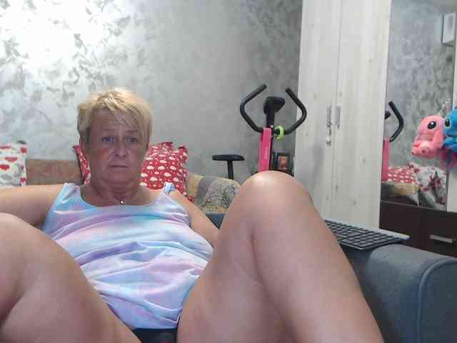 LovePinkLilli webcam