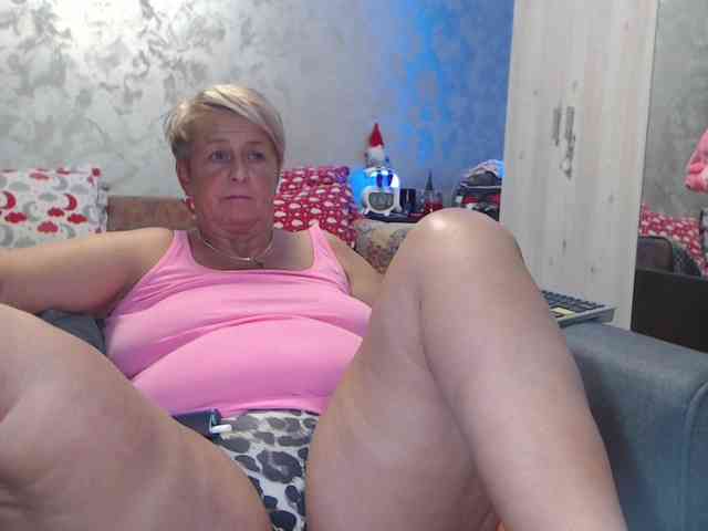 LovePinkLilli webcam