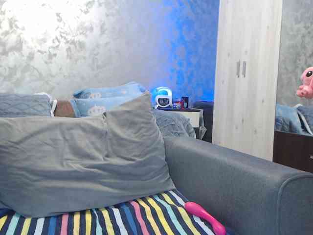 LovePinkLilli webcam