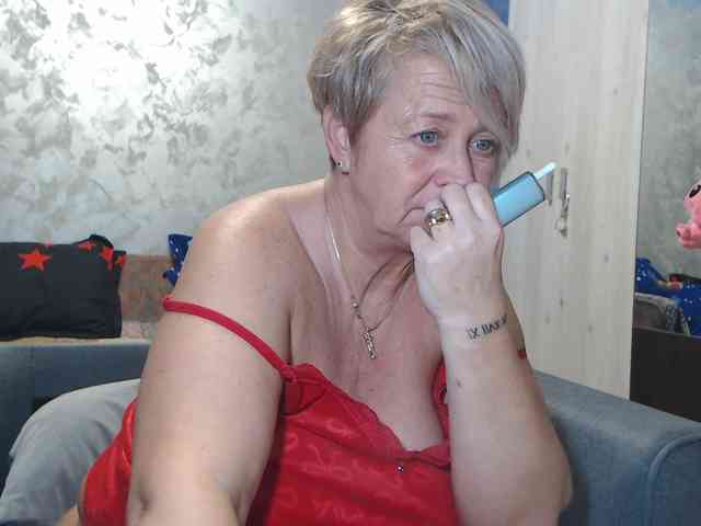 LovePinkLilli webcam