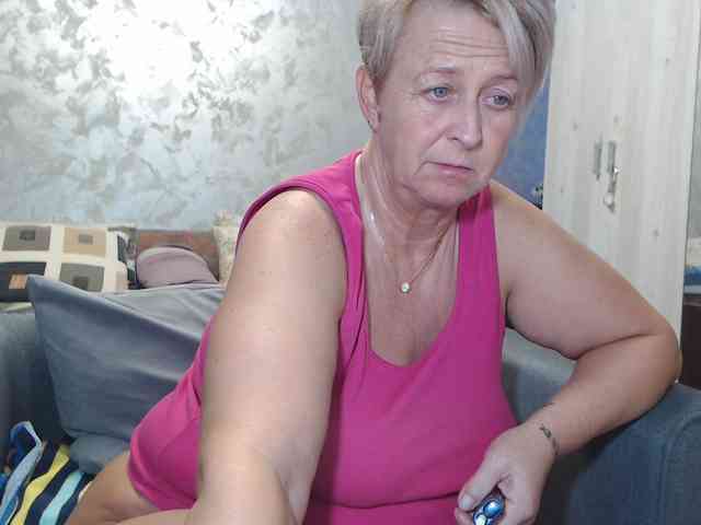 LovePinkLilli webcam