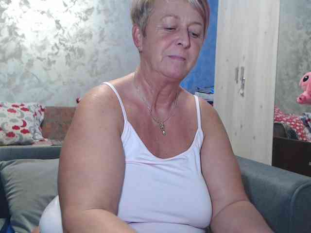 LovePinkLilli webcam