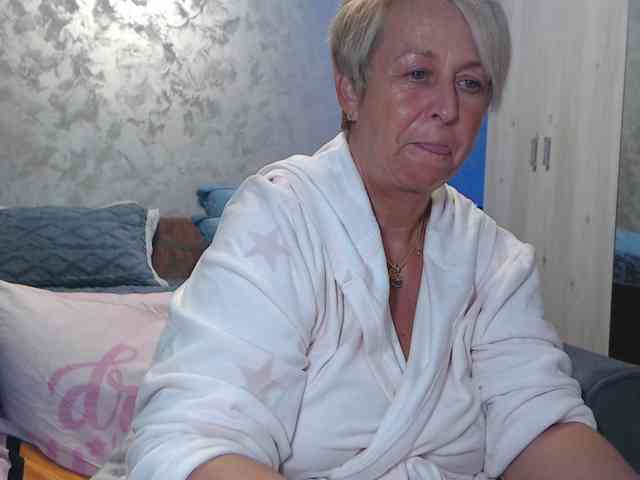 LovePinkLilli webcam