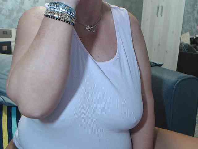 LovePinkLilli webcam