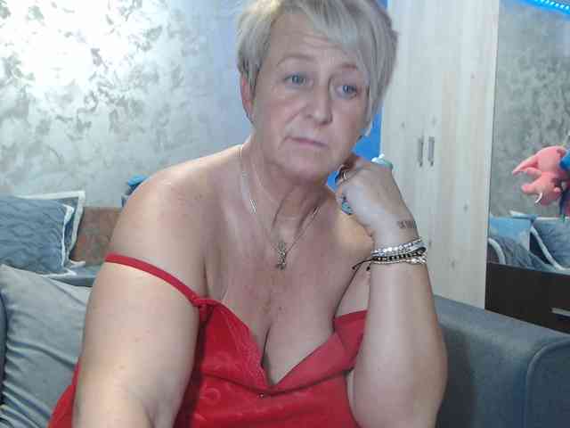 LovePinkLilli webcam