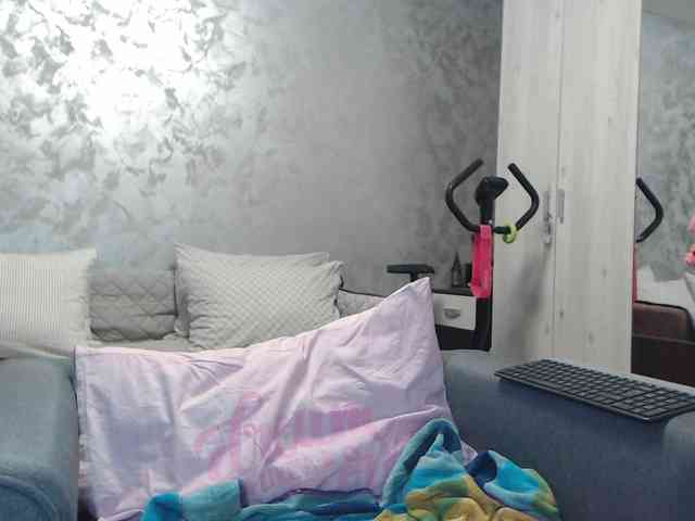 LovePinkLilli webcam