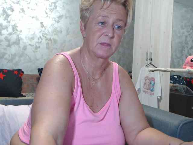 LovePinkLilli webcam
