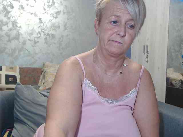 LovePinkLilli webcam