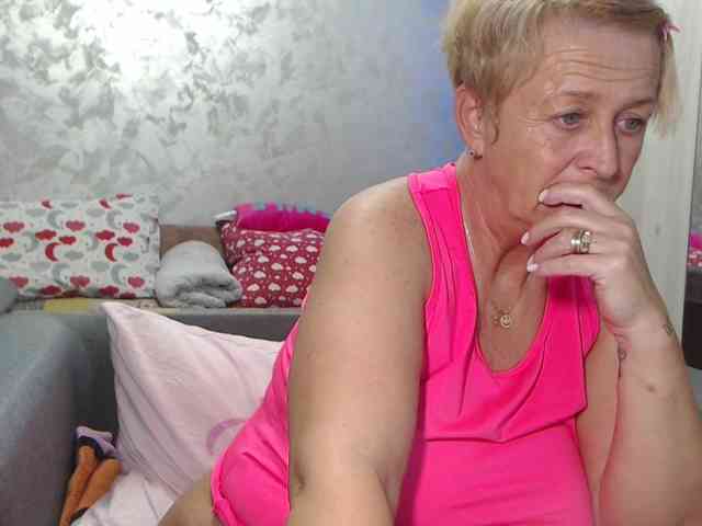 LovePinkLilli webcam