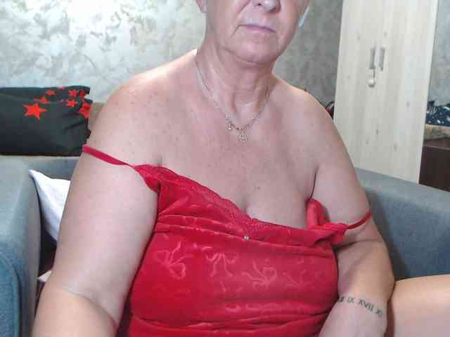 LovePinkLilli webcam