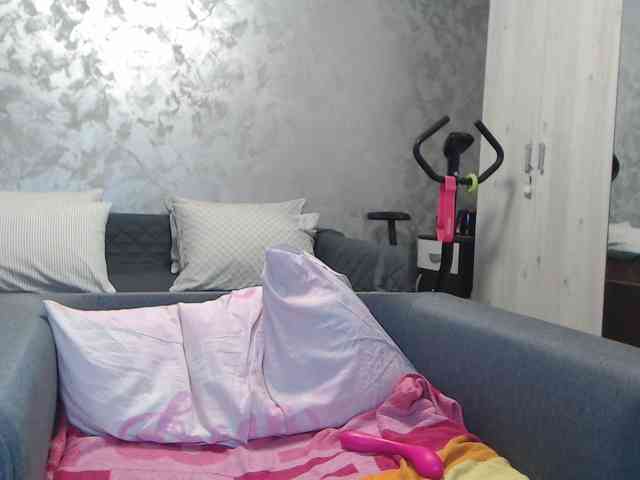 LovePinkLilli webcam