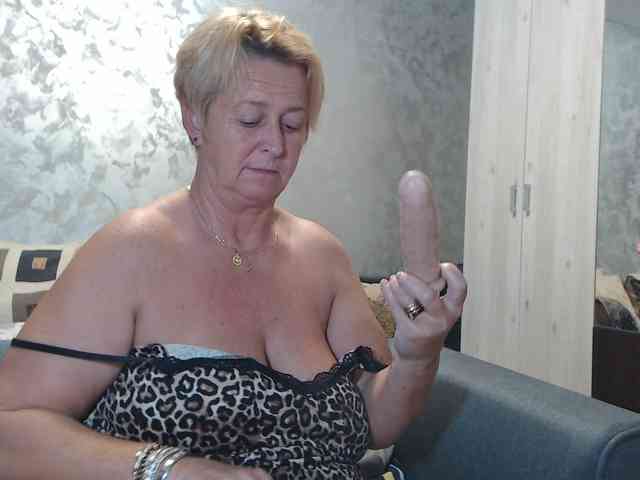 LovePinkLilli webcam