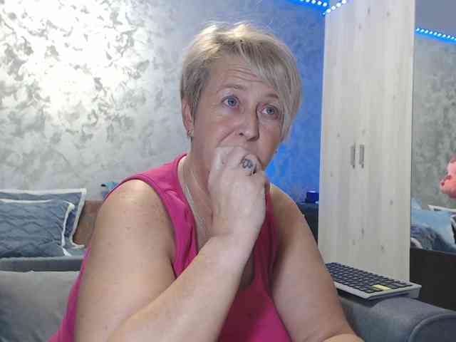 LovePinkLilli webcam