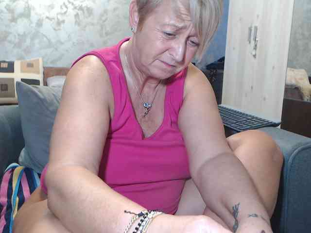 LovePinkLilli webcam