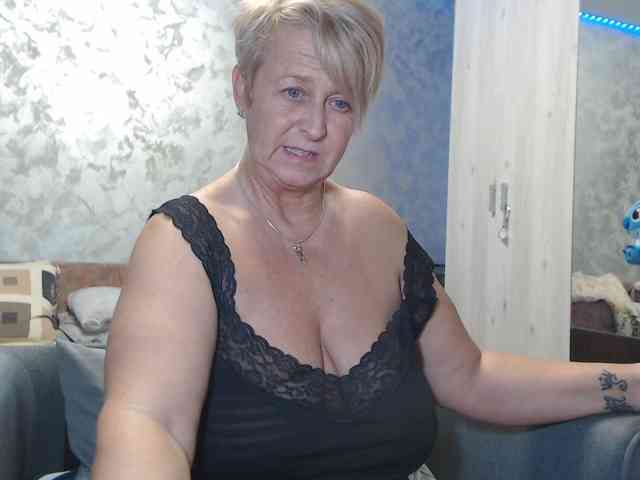 LovePinkLilli webcam