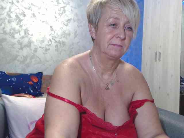 LovePinkLilli webcam