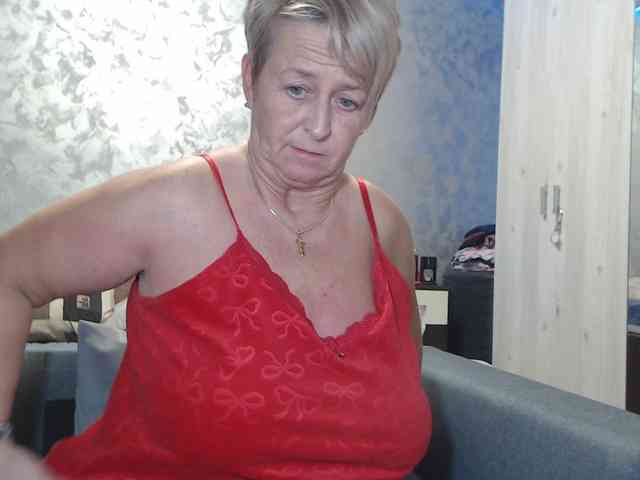 LovePinkLilli webcam