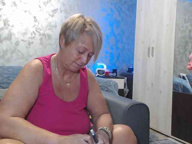 LovePinkLilli webcam