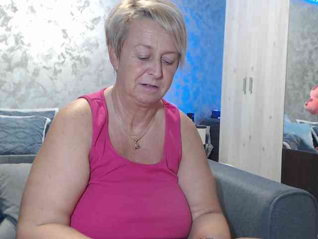 LovePinkLilli webcam