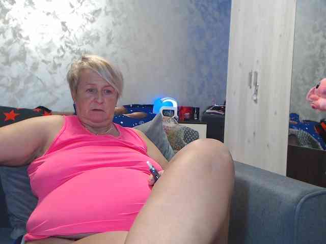 LovePinkLilli webcam