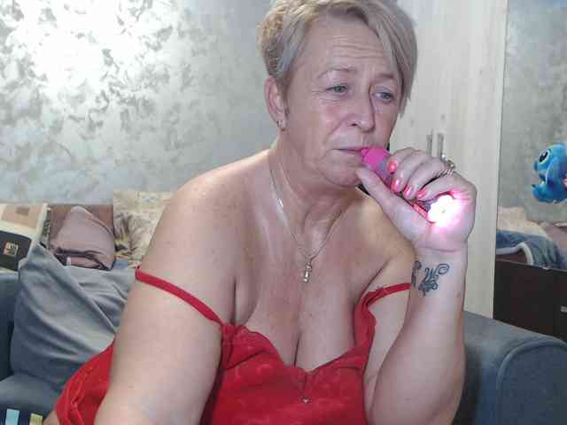 LovePinkLilli webcam