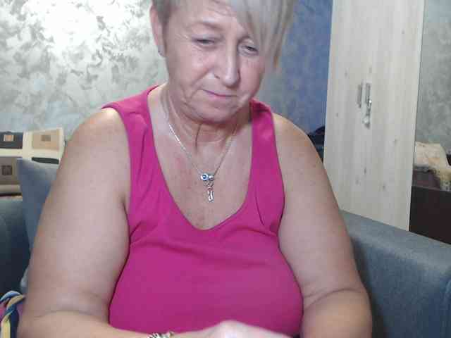 LovePinkLilli webcam