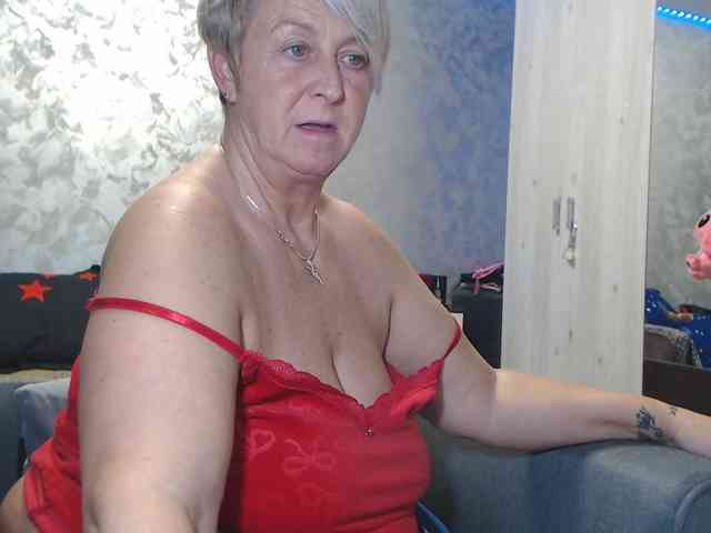 LovePinkLilli webcam