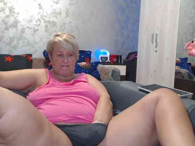 LovePinkLilli webcam