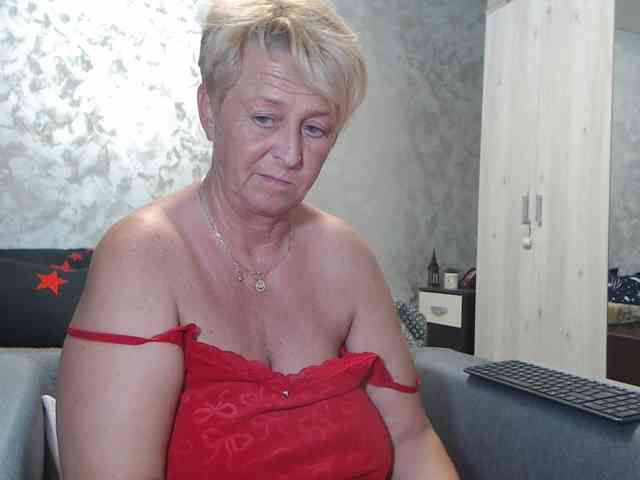 LovePinkLilli webcam