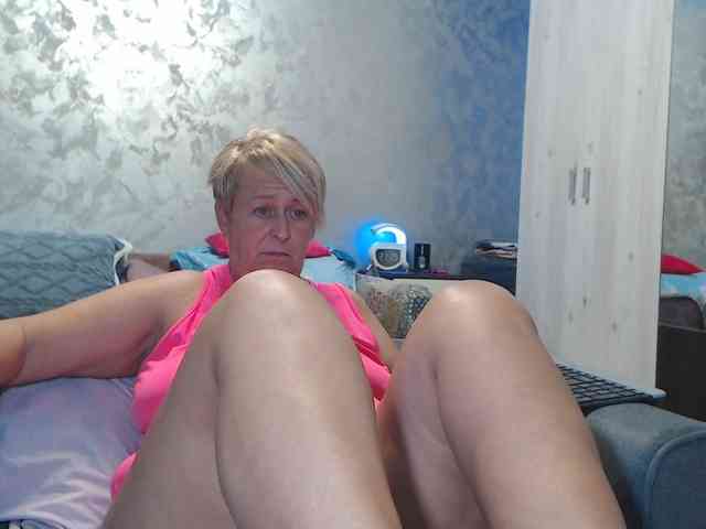 LovePinkLilli webcam