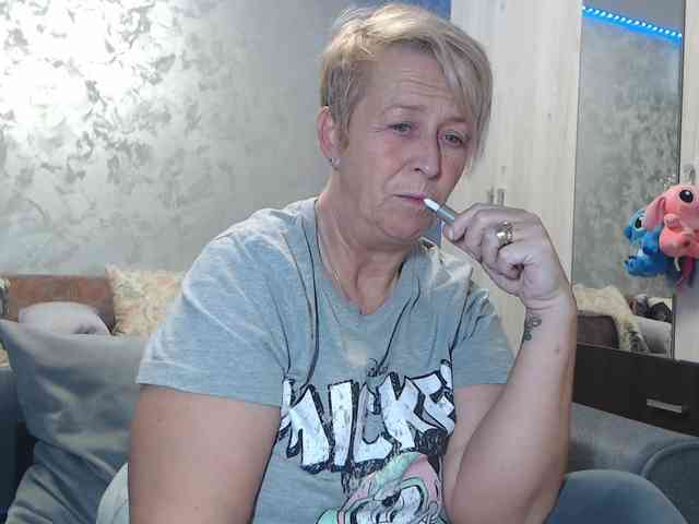 LovePinkLilli webcam