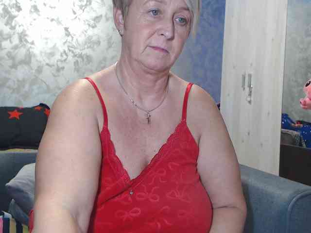 LovePinkLilli webcam