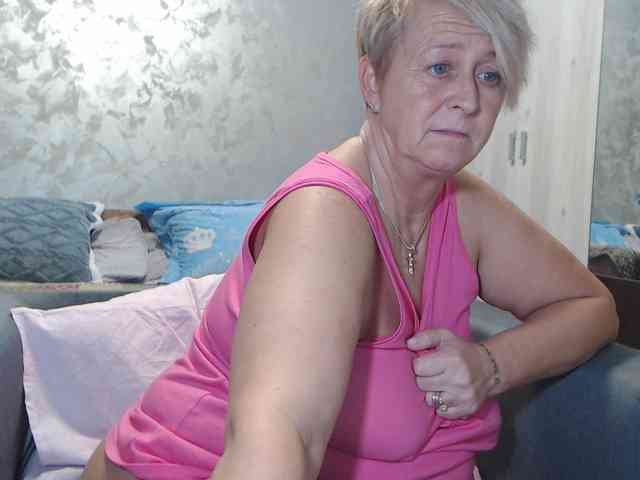 LovePinkLilli webcam