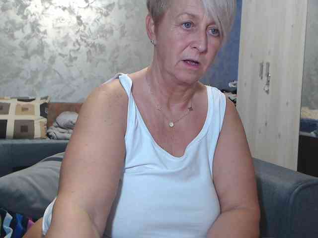 LovePinkLilli webcam