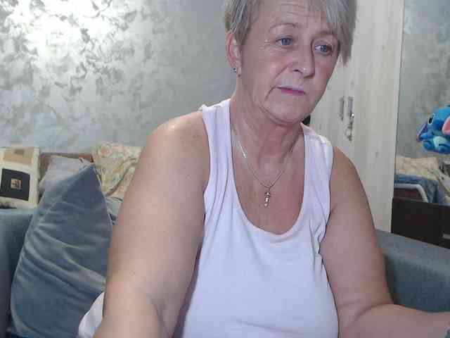 LovePinkLilli webcam