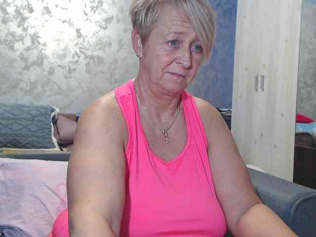 LovePinkLilli webcam