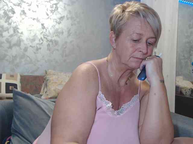 LovePinkLilli webcam