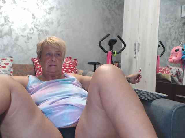 LovePinkLilli webcam