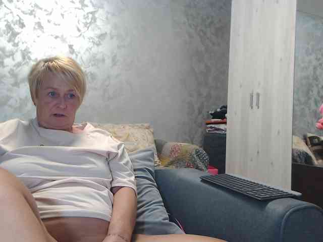 LovePinkLilli webcam