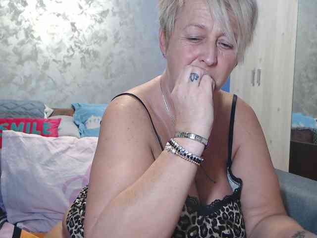 LovePinkLilli webcam