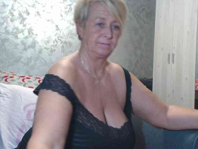 LovePinkLilli webcam